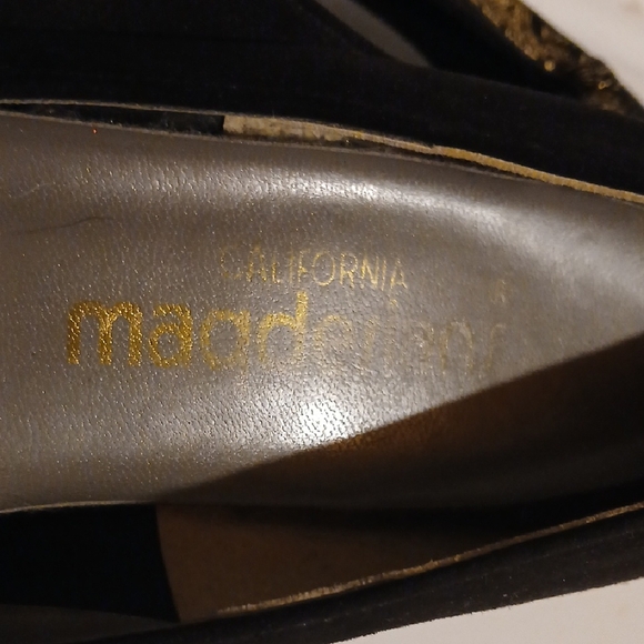 Vintage Black and Gold Flats - Picture 2 of 6